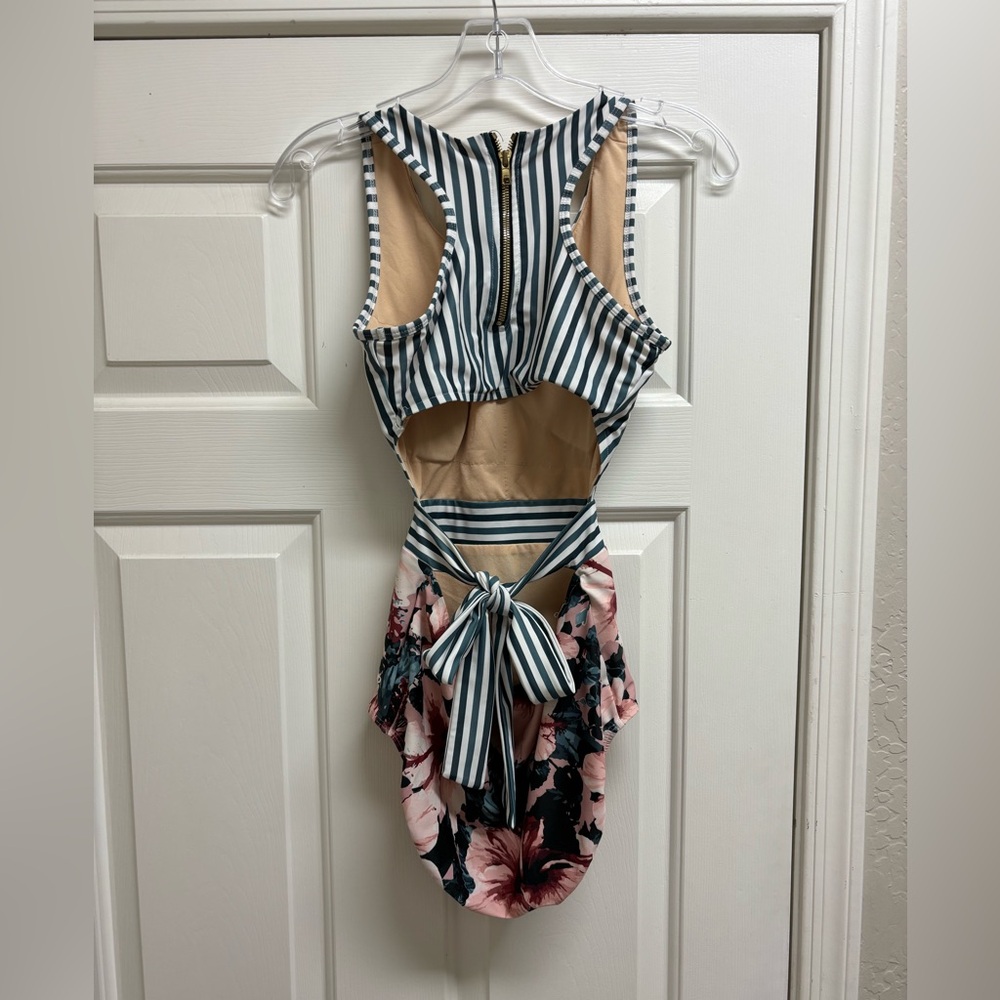 Albion one piece swimsuit floral stripe size S - Picture 3 of 7